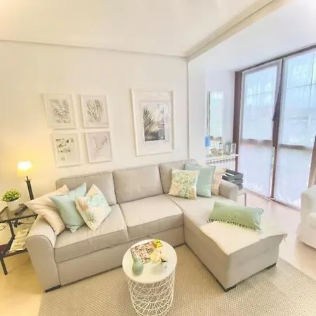 Elegante Apartamento Con Piscina Y Mucho Encanto.